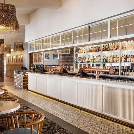 The Beachcomber Hotel & Resort, Ascend Hotel Collection Toukley Esterno foto The bar at the River Cottage Cafe