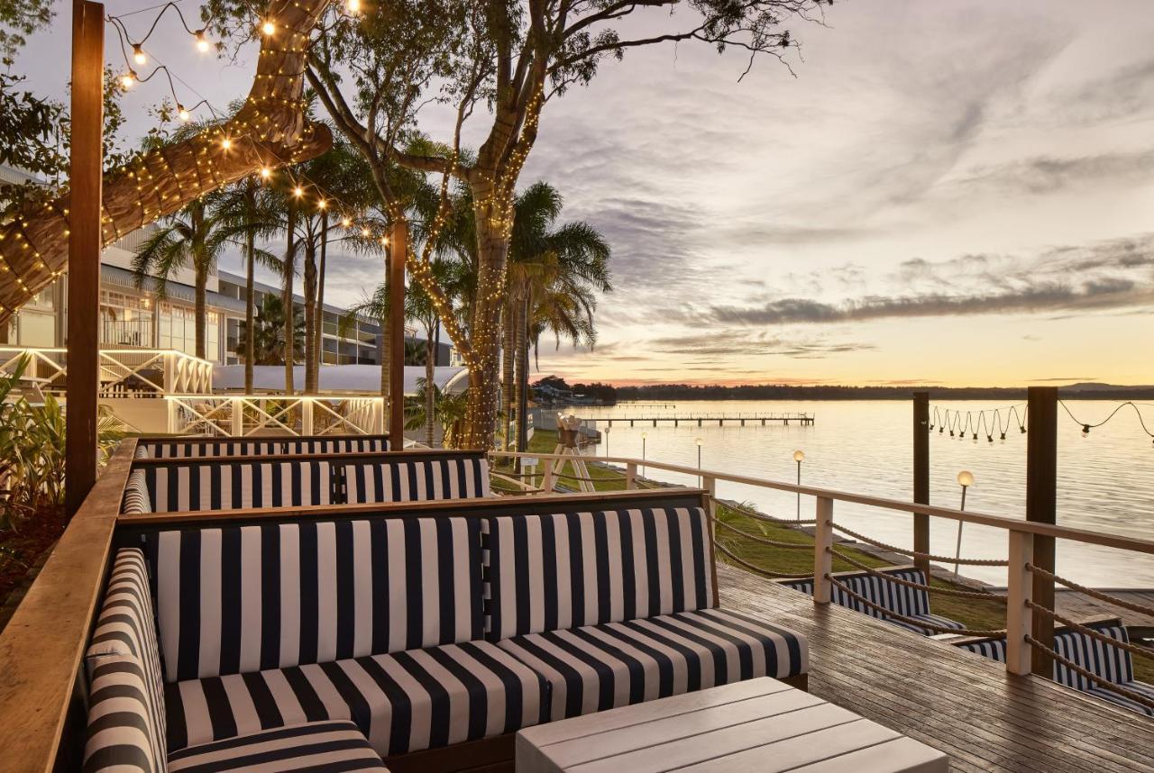 The Beachcomber Hotel & Resort, Ascend Hotel Collection Toukley Esterno foto The Deck at the Bayview Hotel