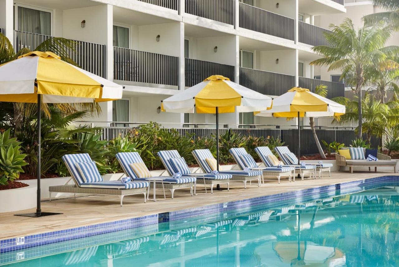 The Beachcomber Hotel & Resort, Ascend Hotel Collection Toukley Esterno foto The pool at The Standard, East Village