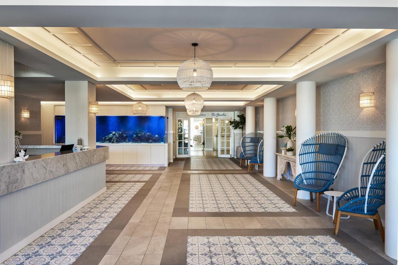 The Beachcomber Hotel & Resort, Ascend Hotel Collection Toukley Esterno foto The lobby of the Ocean Club