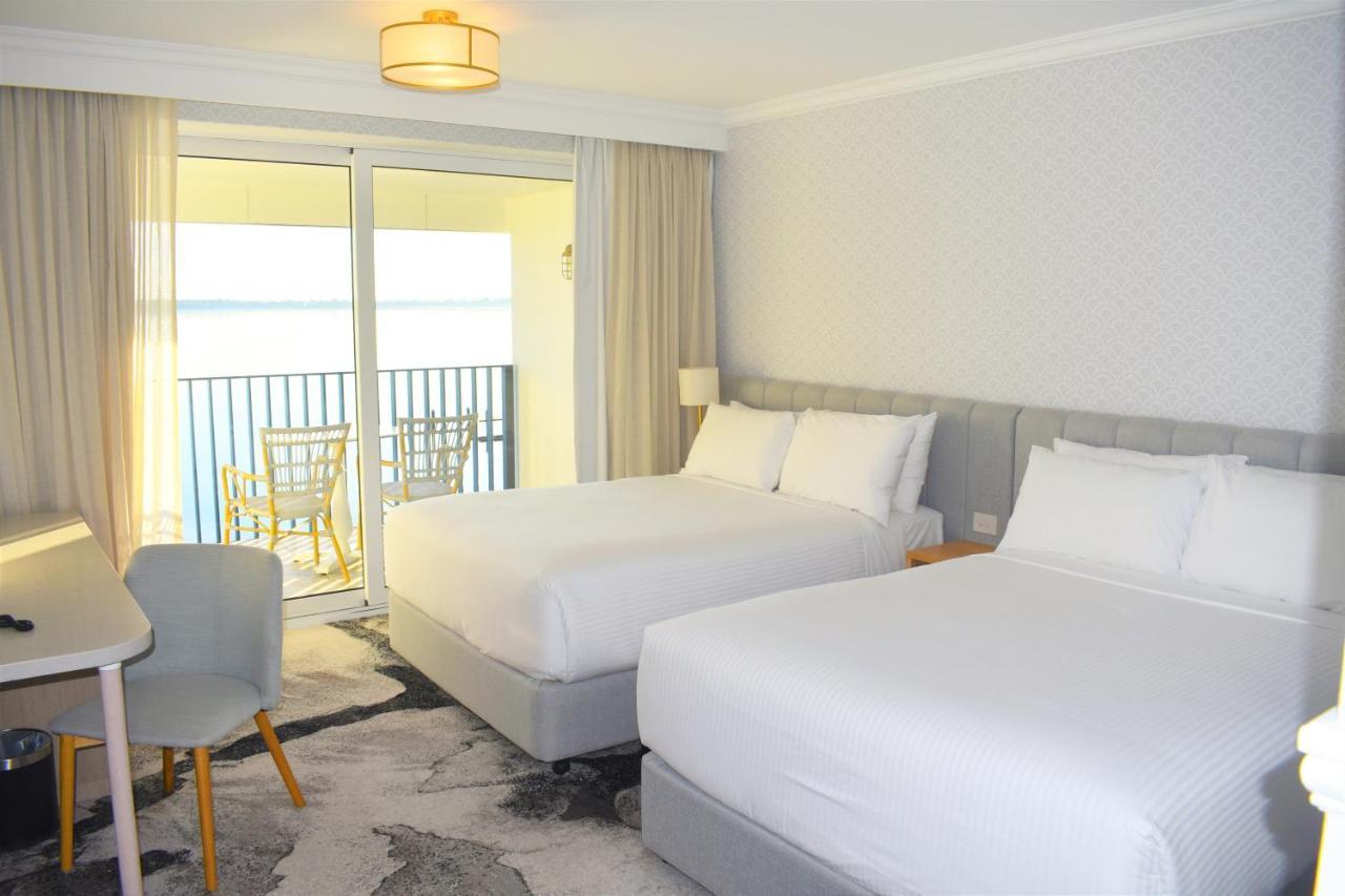 The Beachcomber Hotel & Resort, Ascend Hotel Collection Toukley Esterno foto A room at the Hilton San Diego Bayfront