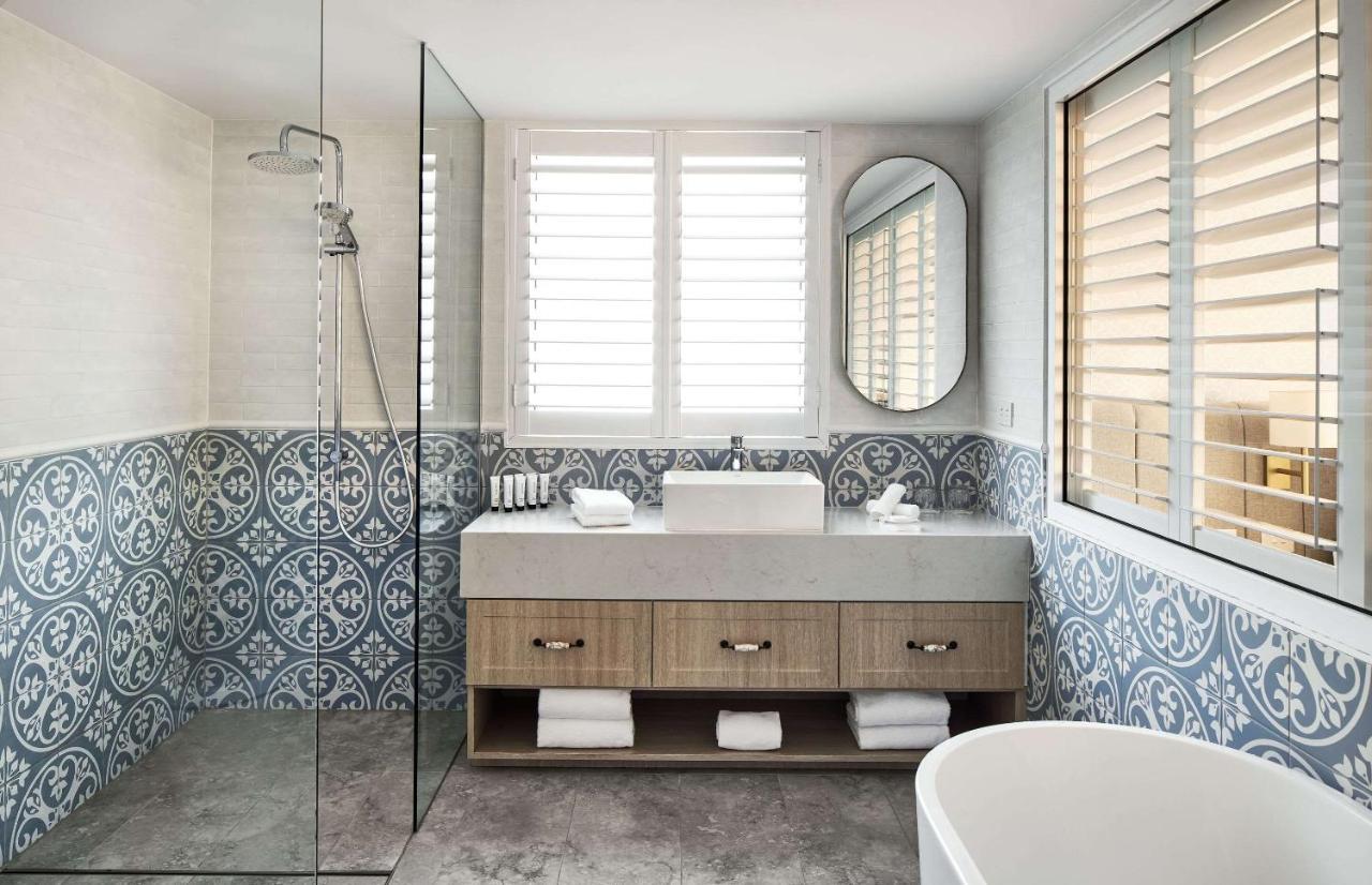 The Beachcomber Hotel & Resort, Ascend Hotel Collection Toukley Esterno foto Bathroom
