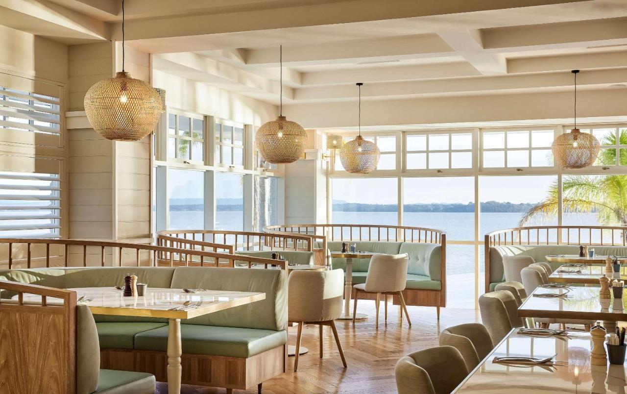The Beachcomber Hotel & Resort, Ascend Hotel Collection Toukley Esterno foto The restaurant