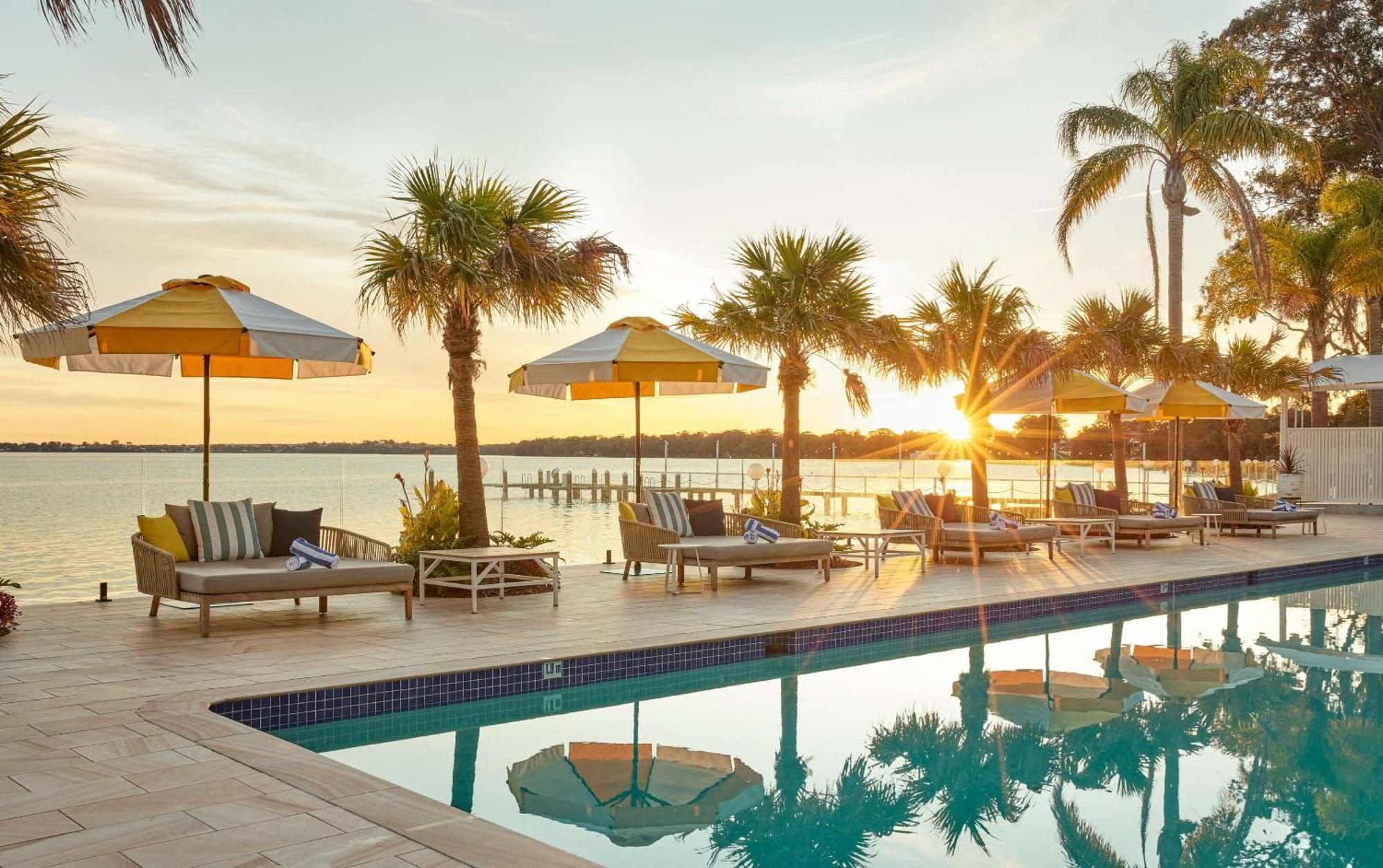 The Beachcomber Hotel & Resort, Ascend Hotel Collection Toukley Esterno foto Sunset at the pool at the Marker Key West Hotel