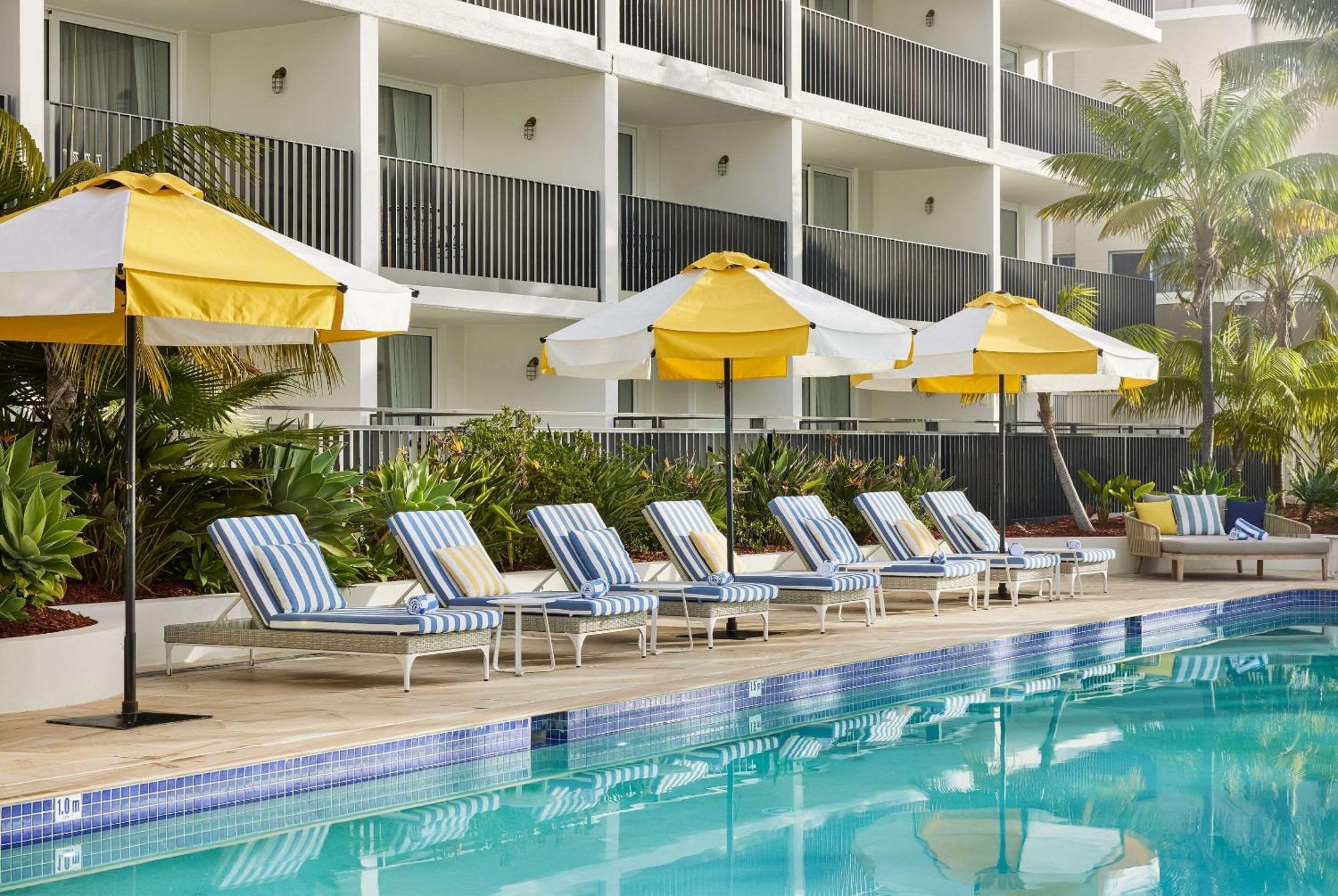The Beachcomber Hotel & Resort, Ascend Hotel Collection Toukley Esterno foto The pool at The Standard, East Village