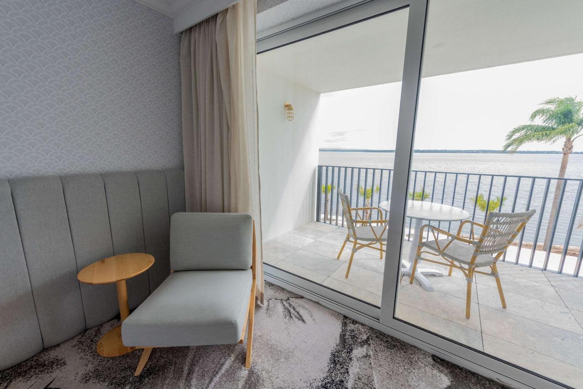 The Beachcomber Hotel & Resort, Ascend Hotel Collection Toukley Esterno foto A room at the hotel