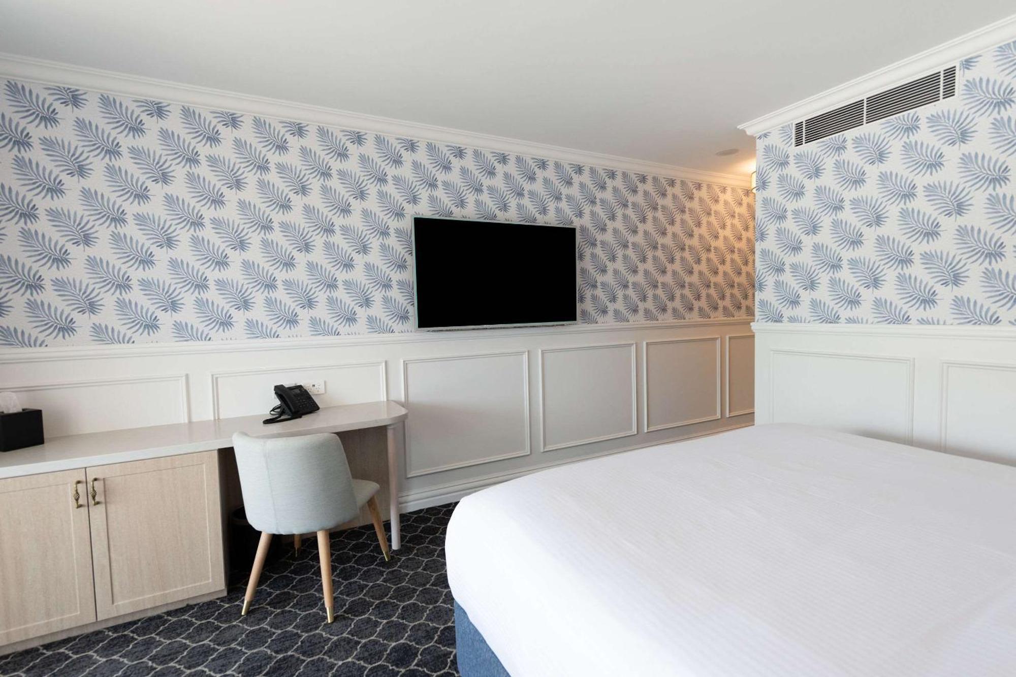 The Beachcomber Hotel & Resort, Ascend Hotel Collection Toukley Esterno foto A room at the Hotel