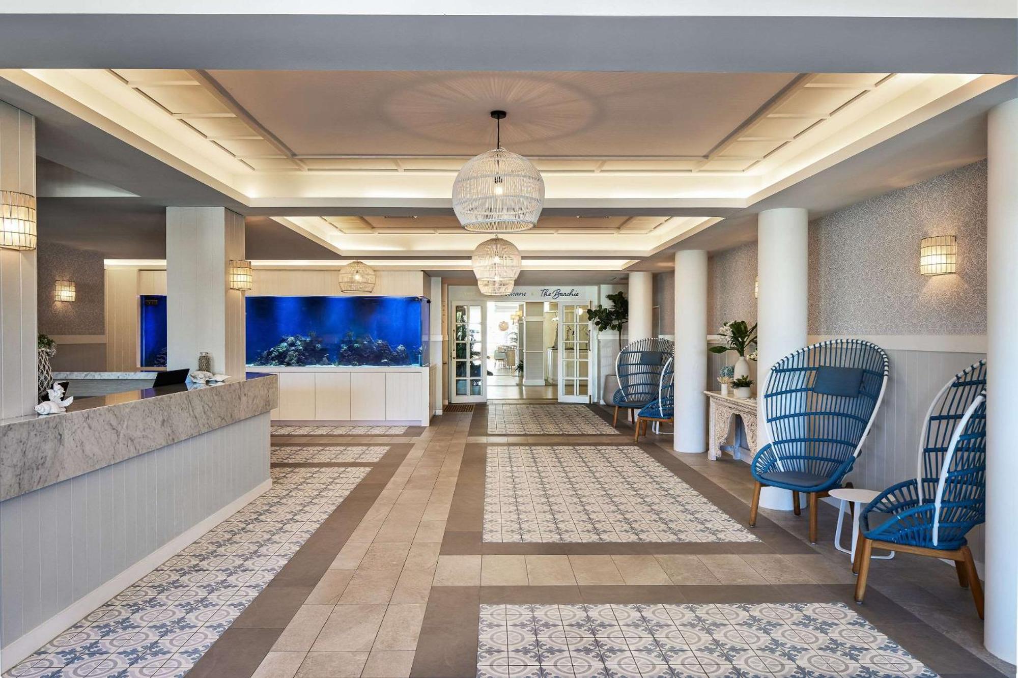 The Beachcomber Hotel & Resort, Ascend Hotel Collection Toukley Esterno foto The lobby of the Atlantis Paradise Island