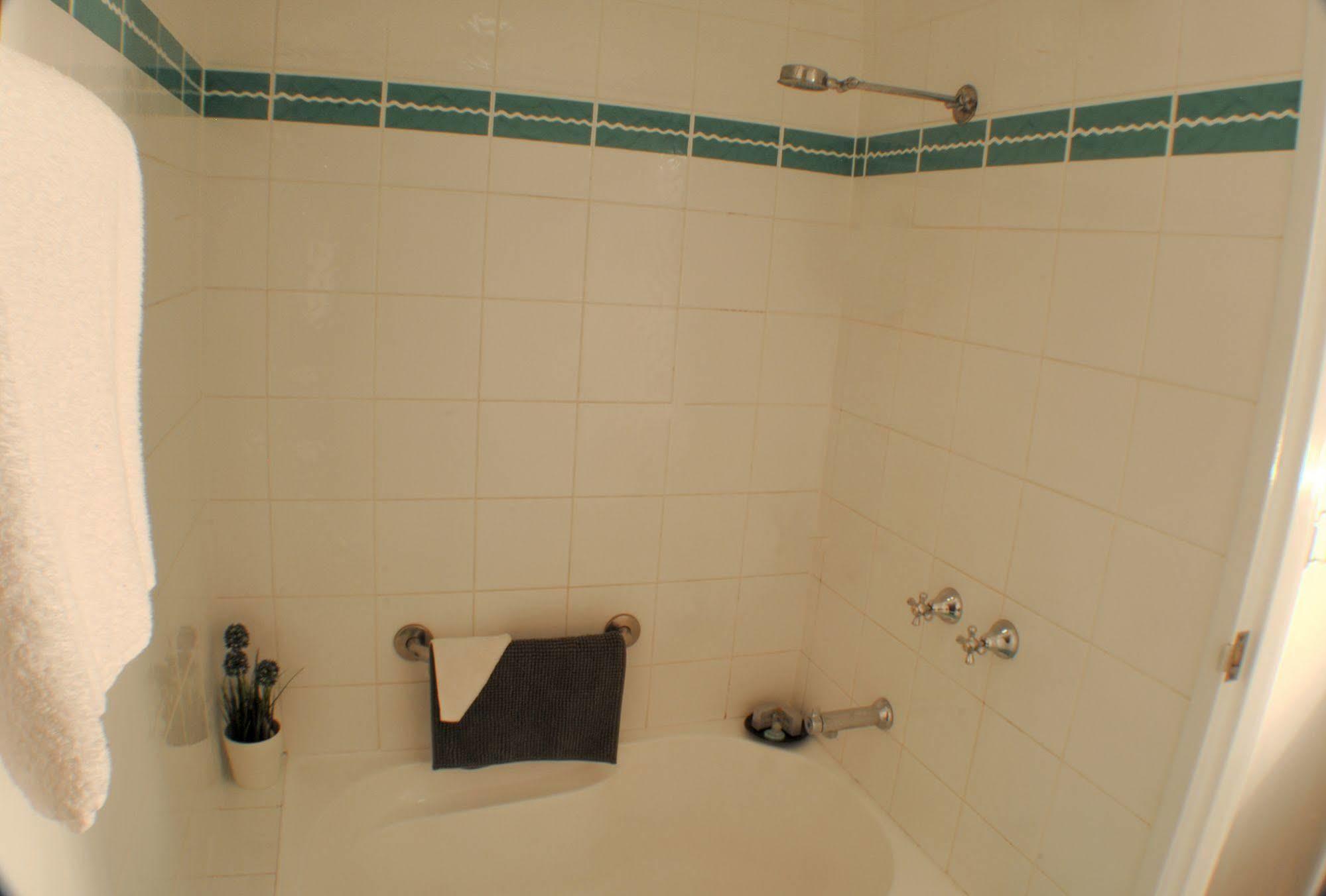 The Beachcomber Hotel & Resort, Ascend Hotel Collection Toukley Esterno foto A shower with a shower head and a body spray