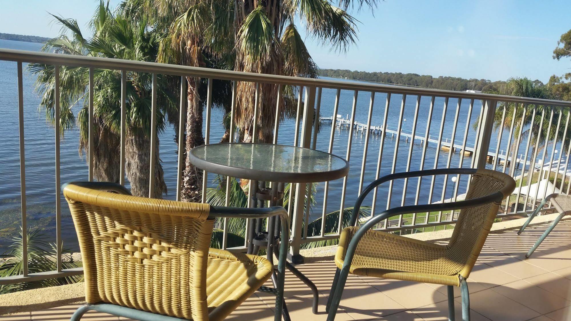 The Beachcomber Hotel & Resort, Ascend Hotel Collection Toukley Esterno foto View of the Gulf of Mexico from the balcony of a hotel room at the Lake Marion Resort