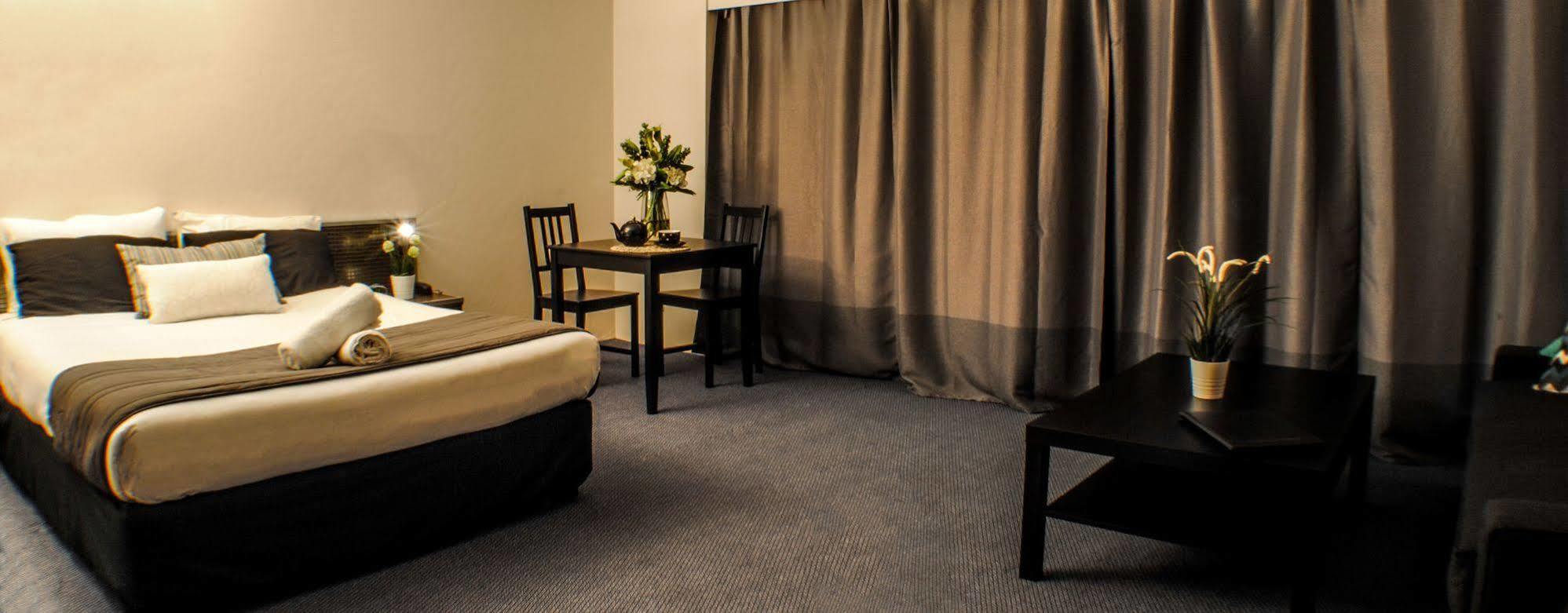 The Beachcomber Hotel & Resort, Ascend Hotel Collection Toukley Esterno foto A room at the hotel