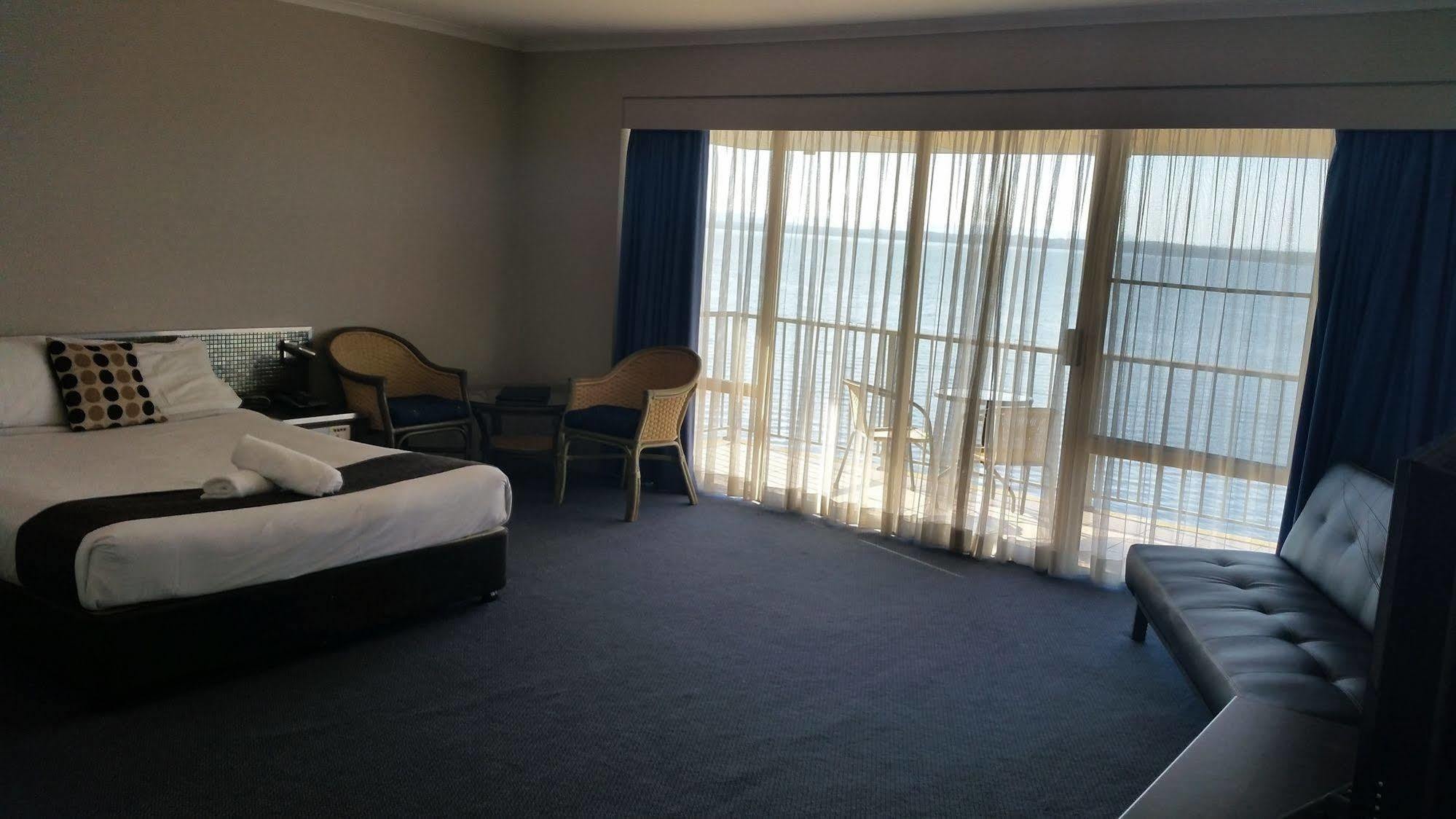 The Beachcomber Hotel & Resort, Ascend Hotel Collection Toukley Esterno foto A room at the hotel