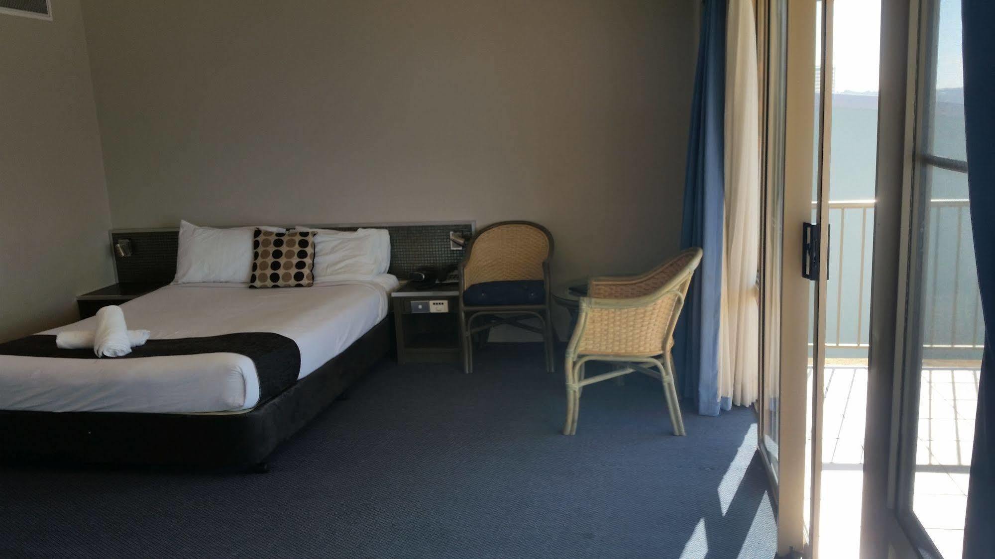 The Beachcomber Hotel & Resort, Ascend Hotel Collection Toukley Esterno foto A room at the hotel